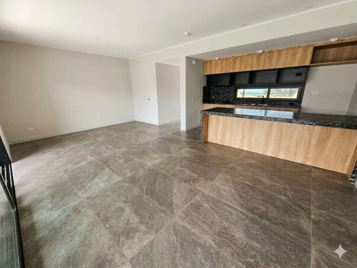 En Venta + Casa en Villa Warcalde + Housing con seguridad + 3 dormitorios y posesión inmediata. 2