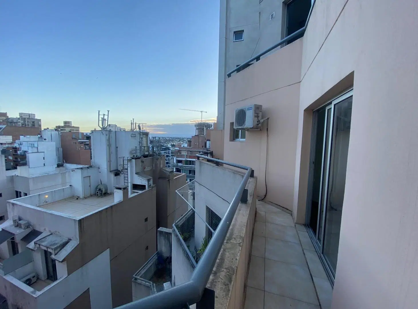 Alquiler depto 1 dormitorio piso alto con balcon 2