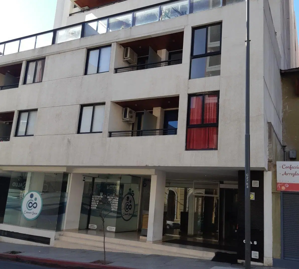 Venta, departamento 1 dormitorio, edificio con pileta y asadores 2