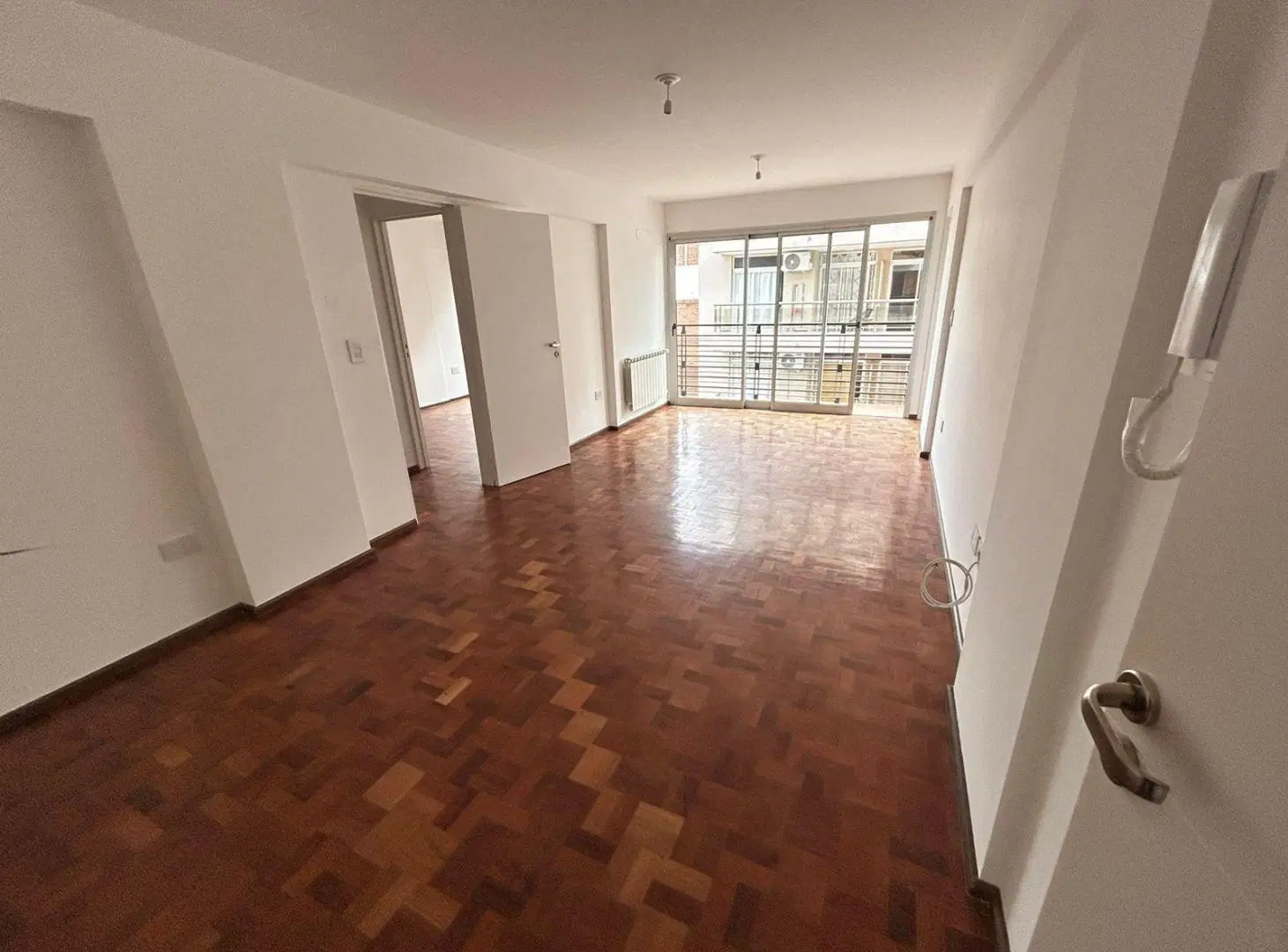 Departamento 2 dormitorios con 2 baños y balcon en alquiler Nueva Cordoba 4