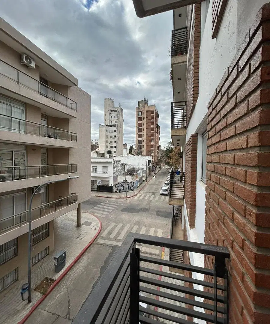 Departamento 2 dormitorios con 2 baños y balcon en alquiler Nueva Cordoba 2