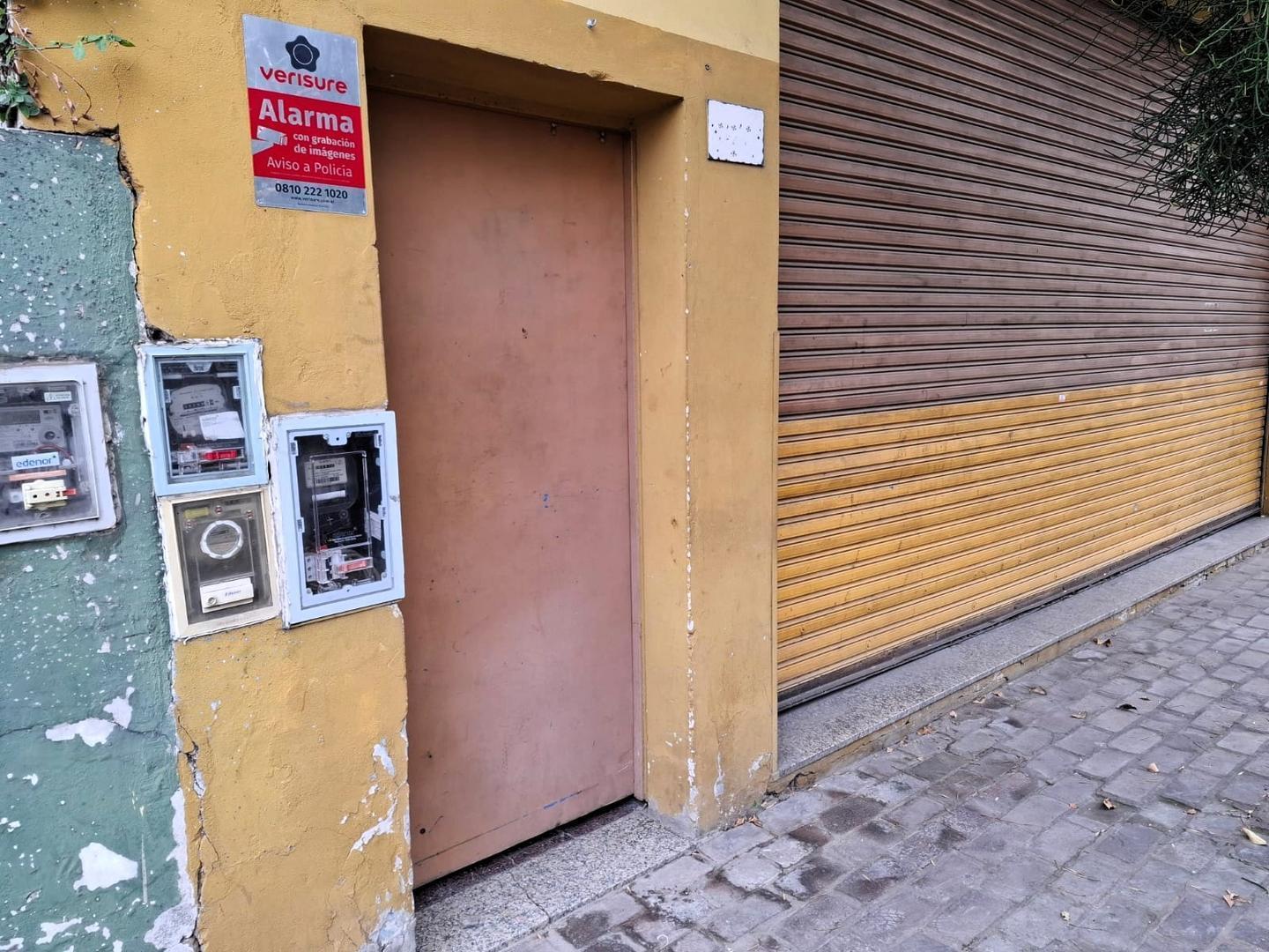 GALPÓN 58 M2 (POR PASILLO) CON OFICINA 52 M2