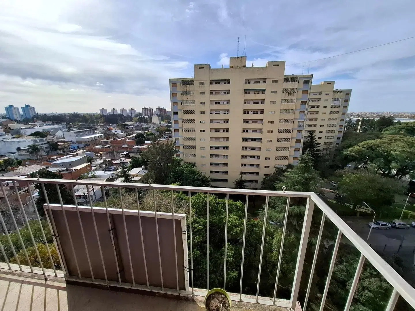 DPTO 3 AMB., EN COMPLEJO "BARRIO AUTOPISTA" 4