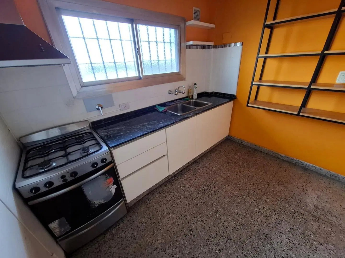 DPTO 3 AMB., EN COMPLEJO "BARRIO AUTOPISTA" 2