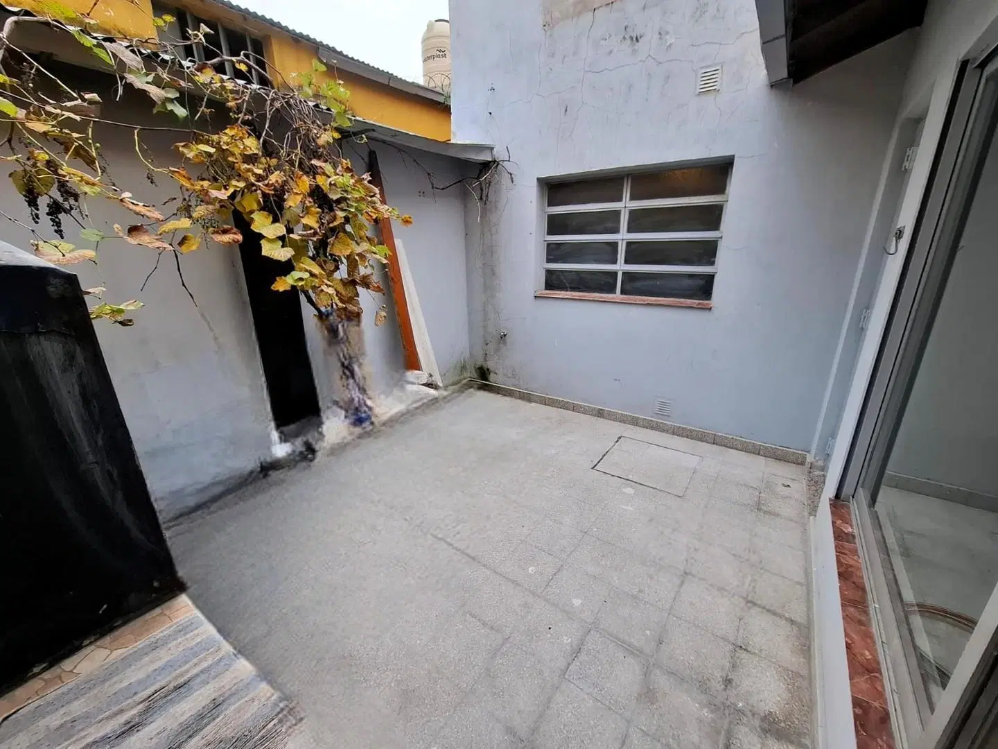DPTO. 2 AMB., POR PASILLO, CON PATIO *** SIN EXPENSAS *** 5