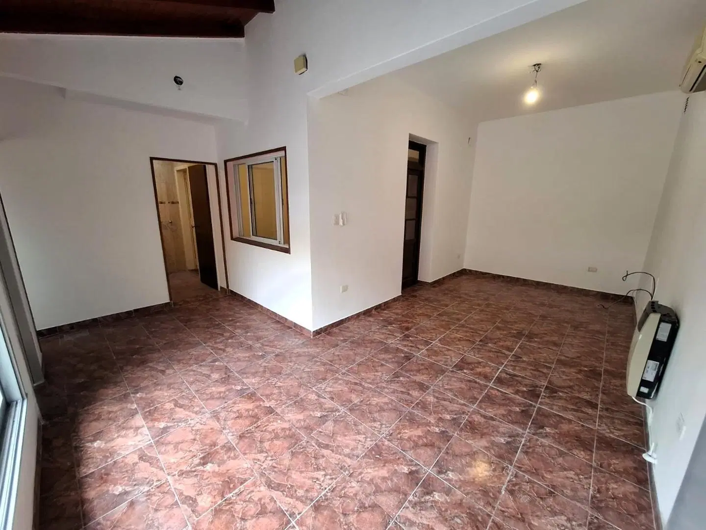 DPTO. 2 AMB., POR PASILLO, CON PATIO *** SIN EXPENSAS *** 4