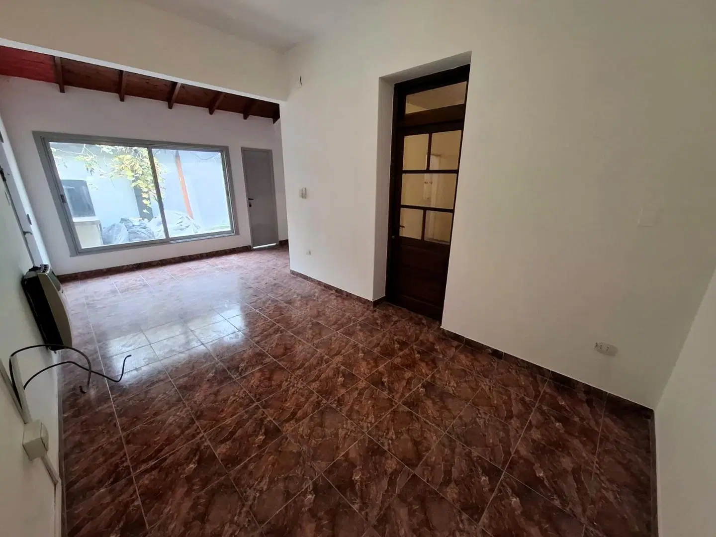 DPTO. 2 AMB., POR PASILLO, CON PATIO *** SIN EXPENSAS *** 2