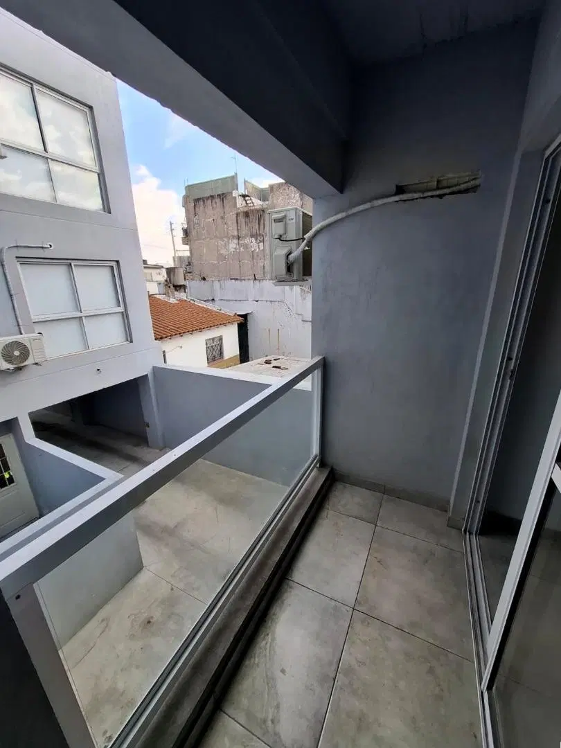 ALQUILER 2 AMB BALCON PRIMER PISO 8