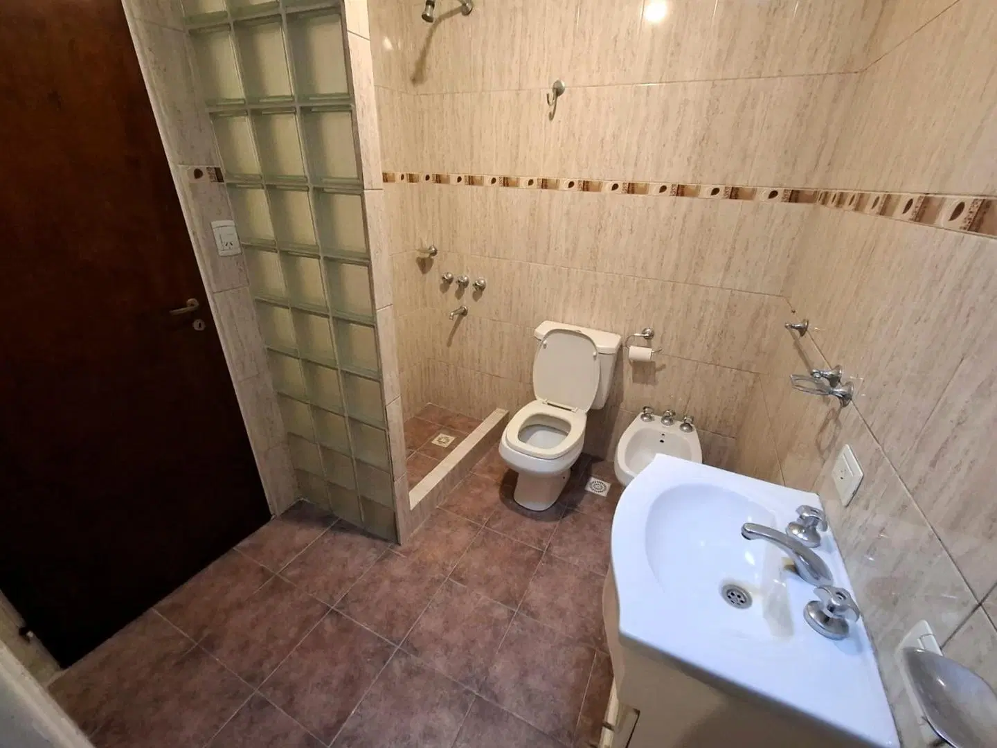 DPTO. 2 AMB., POR PASILLO, CON PATIO *** SIN EXPENSAS *** 8