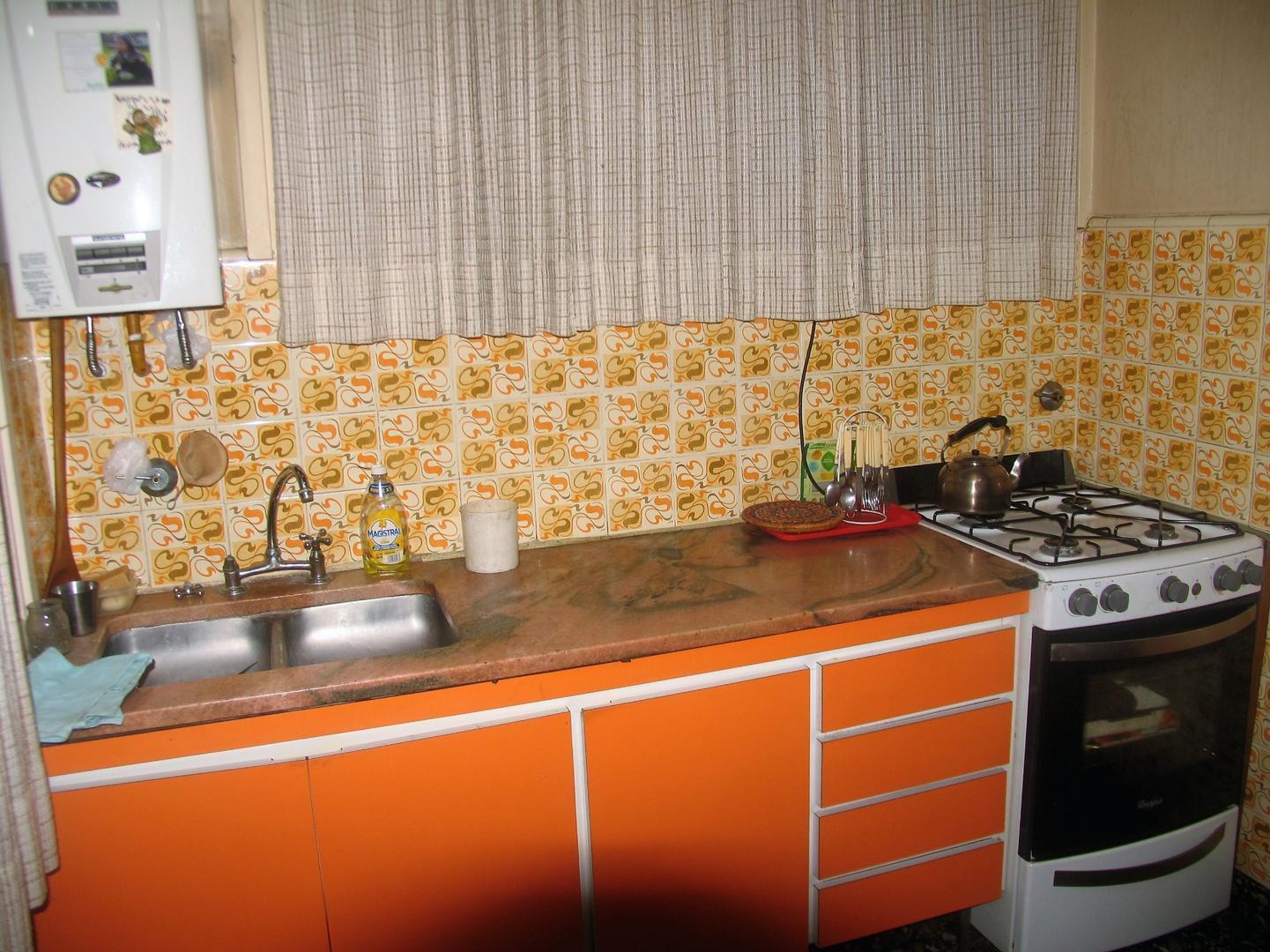 Foto de RETASADA !!! VIVIENDA ADAPTADA PARA DOS FAMILIAS, imagen 3