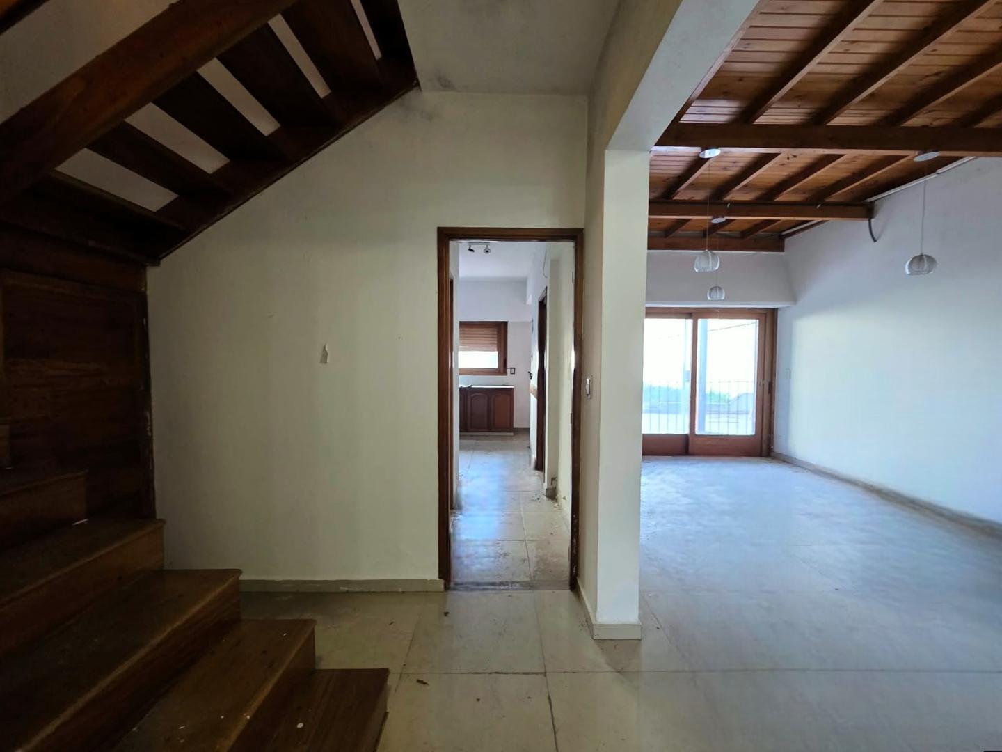 Foto de CHALET 3 DORM., LOTE 10 x 43,34 MTS, COCH, QUINCHO, PILETA, imagen 3