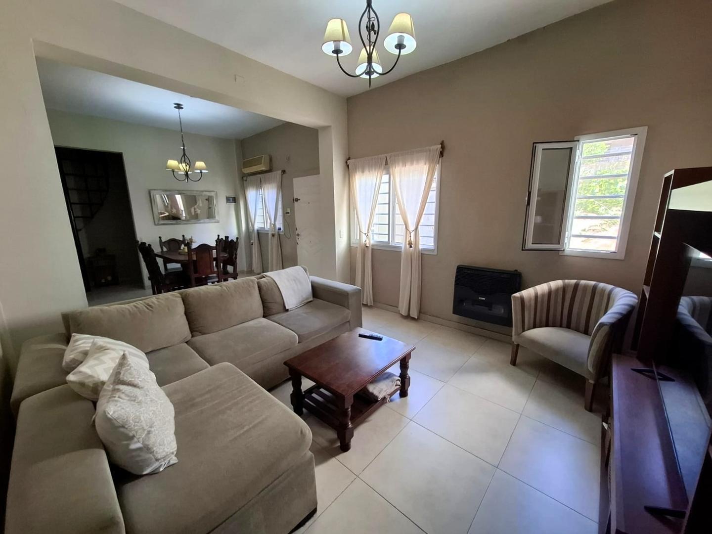 Foto de CASA 4 AMB., EN DOS PLANTAS, CON 2 PATIOS Y TERRAZA., imagen 4