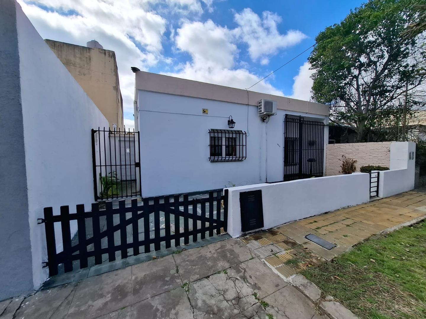 Foto de VER VIDEOS! VENTA CASA 3 AMB ESP COCHERA FONDO LIBRE, imagen 2