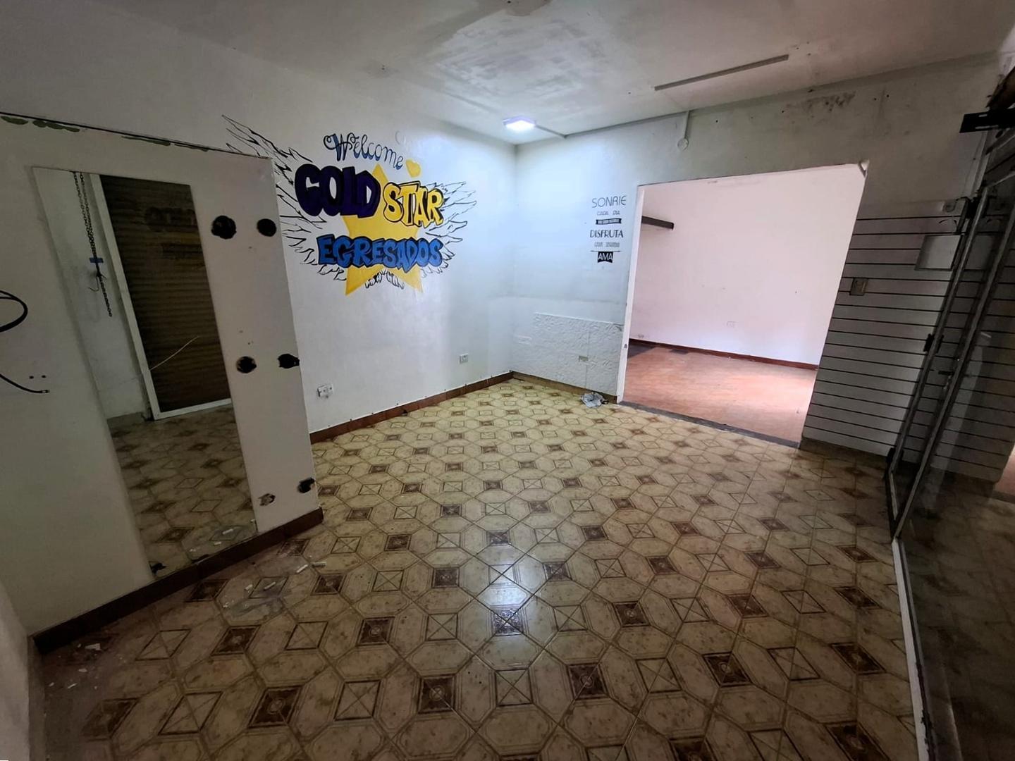 Foto de LOCAL COMERCIAL, COMPUESTO DE DOBLE VIDRIERA (30 M2 TOTALES), imagen 4