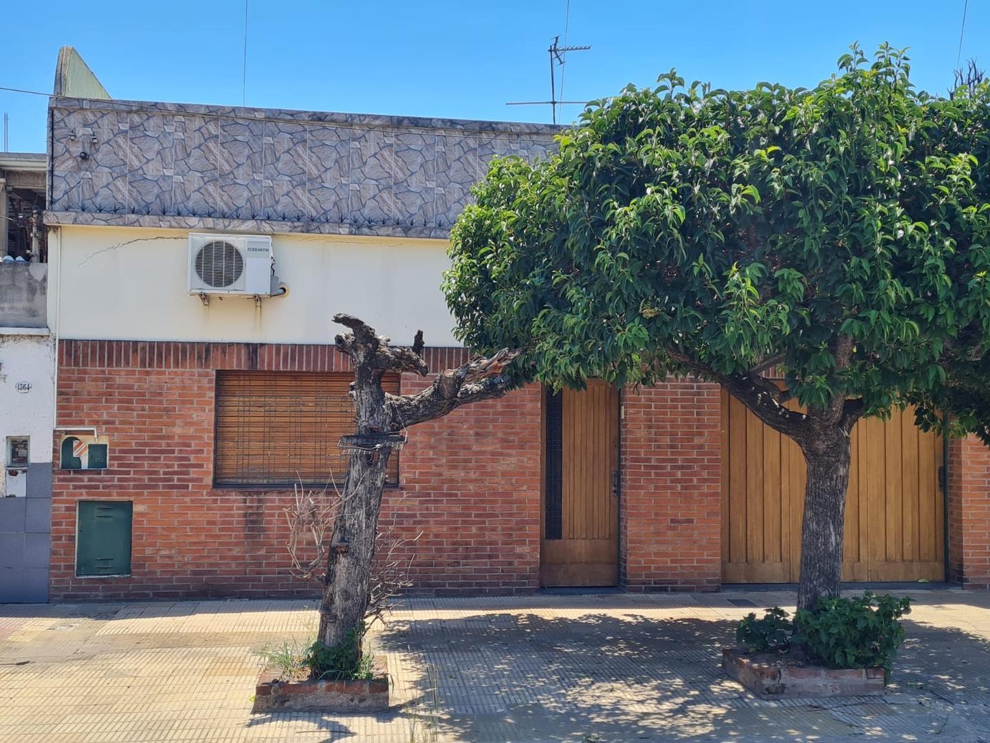 Foto de 4 AMB CON DEPOSITO DE TRABAJO Y GARAJE OPORTUNIDAD!, imagen 1