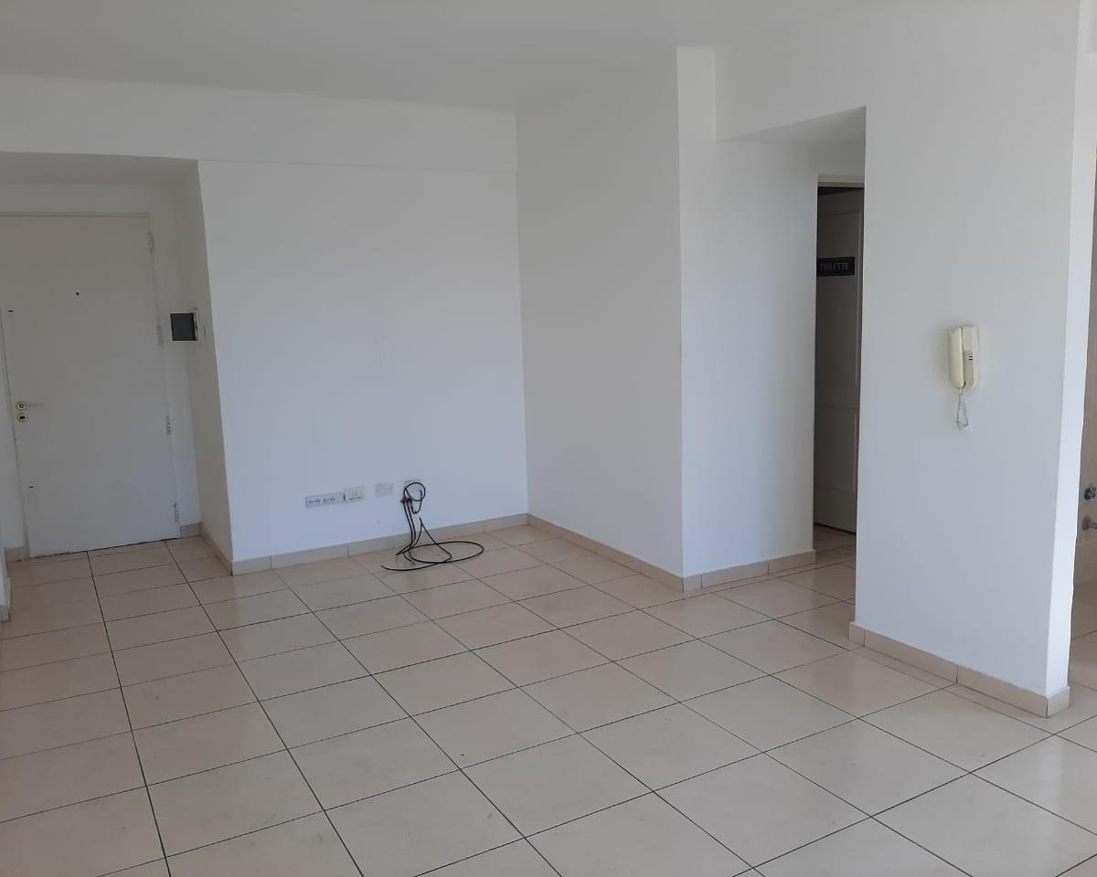 Departamento con Cochera Buena Ubicacion. Lanus Oeste en Venta! 3