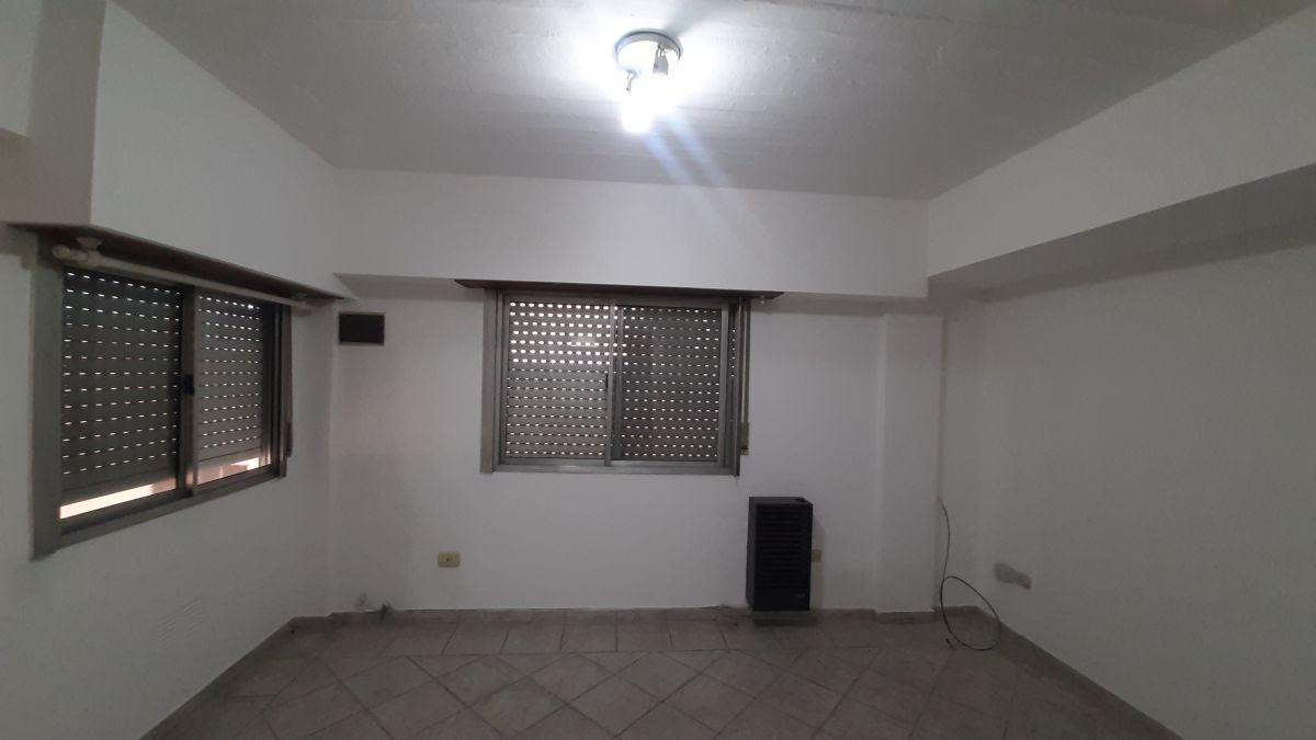 Foto de Alquiler 3 Ambientes R escalada a metros de avenida Yrigoyen, imagen 3