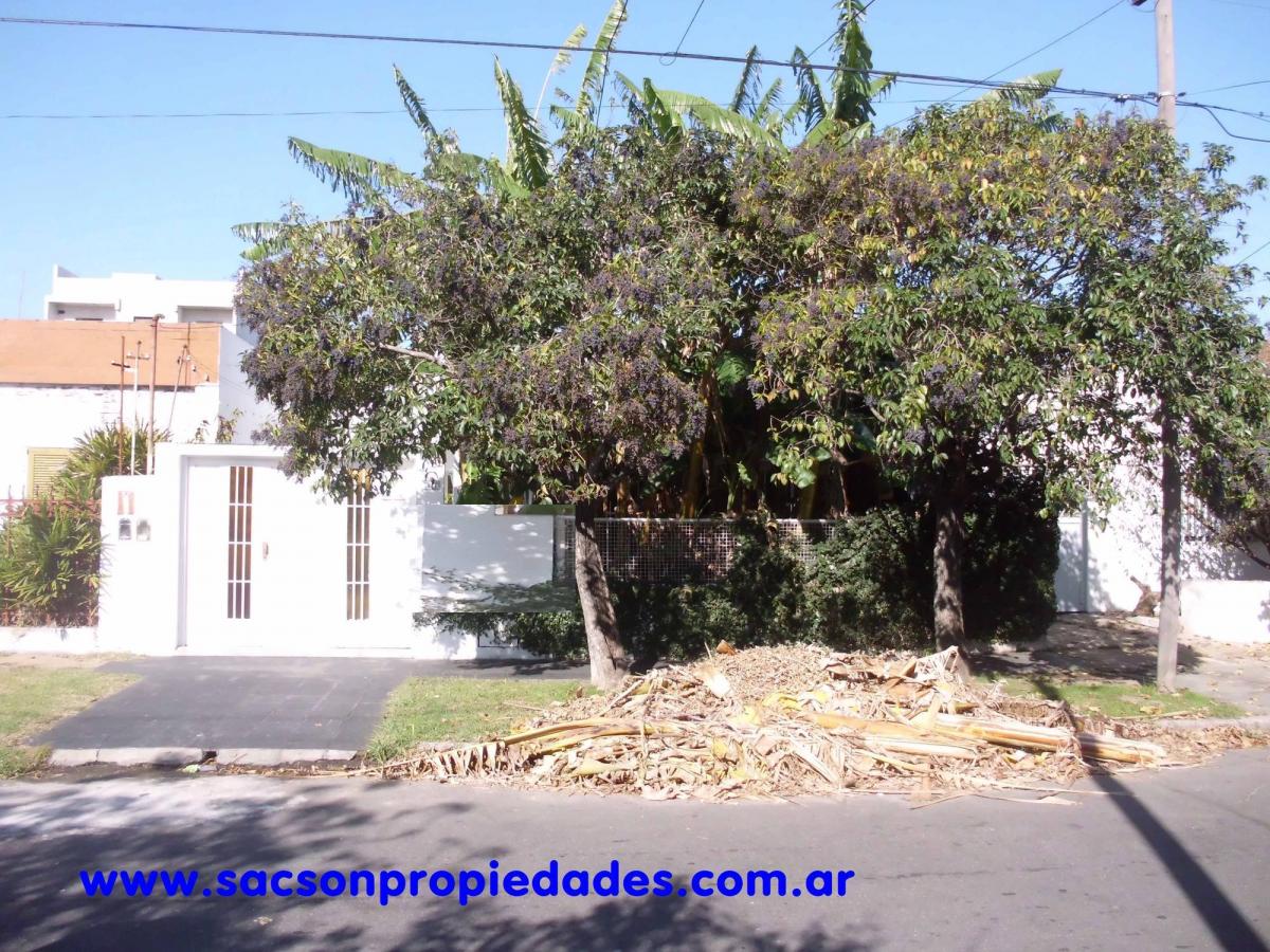 V472 Villa Luzuriaga Venta Casa 4 amb. con amplio fondo