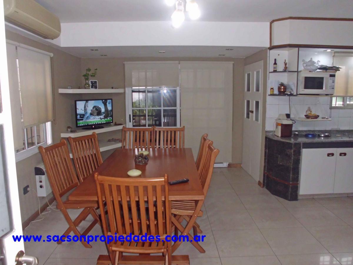 Foto de V482 Ramos Mejia Venta amplio PH 4 amb. con patio, piscina y parrilla, imagen 4