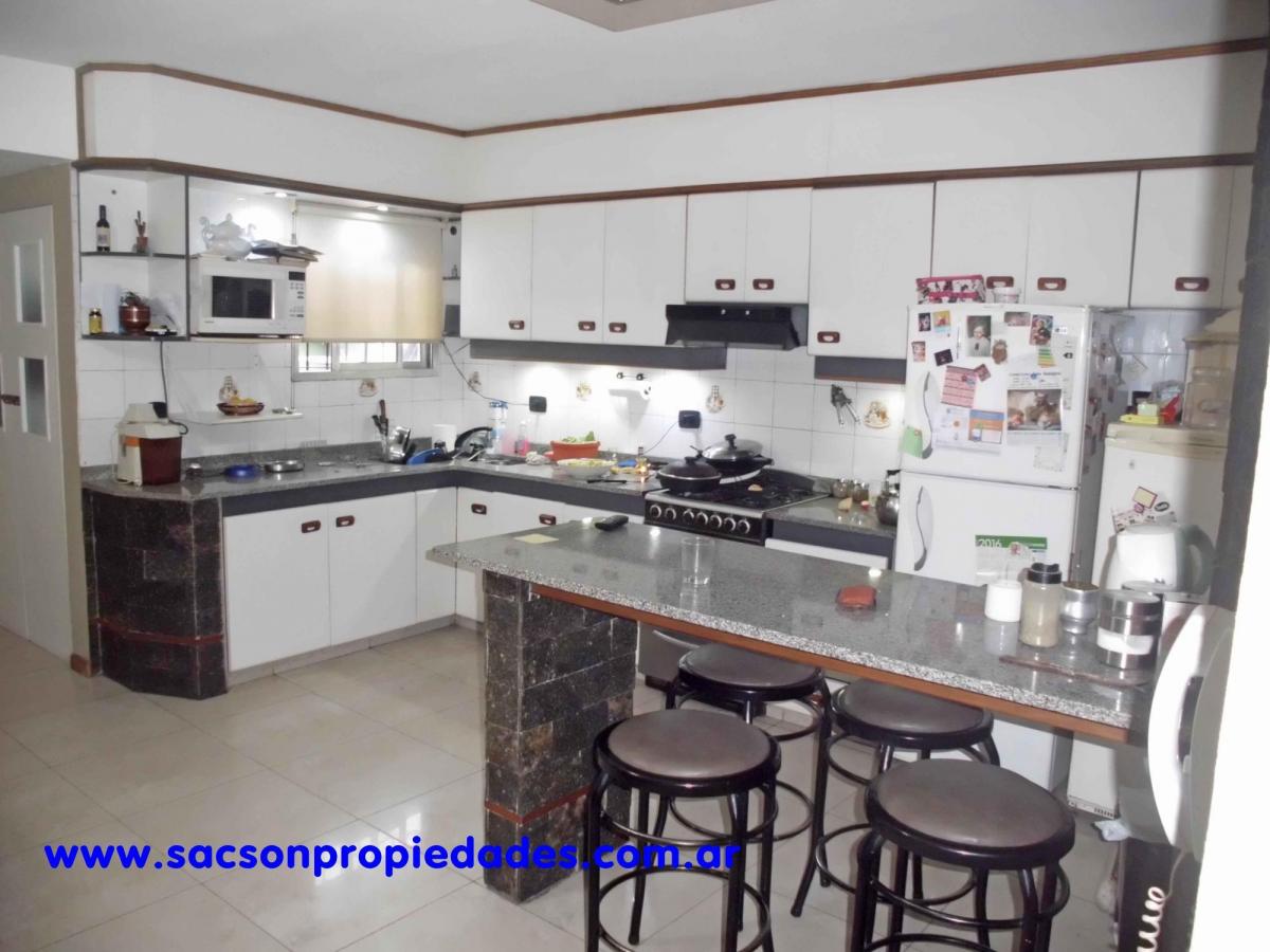 Foto de V482 Ramos Mejia Venta amplio PH 4 amb. con patio, piscina y parrilla, imagen 5