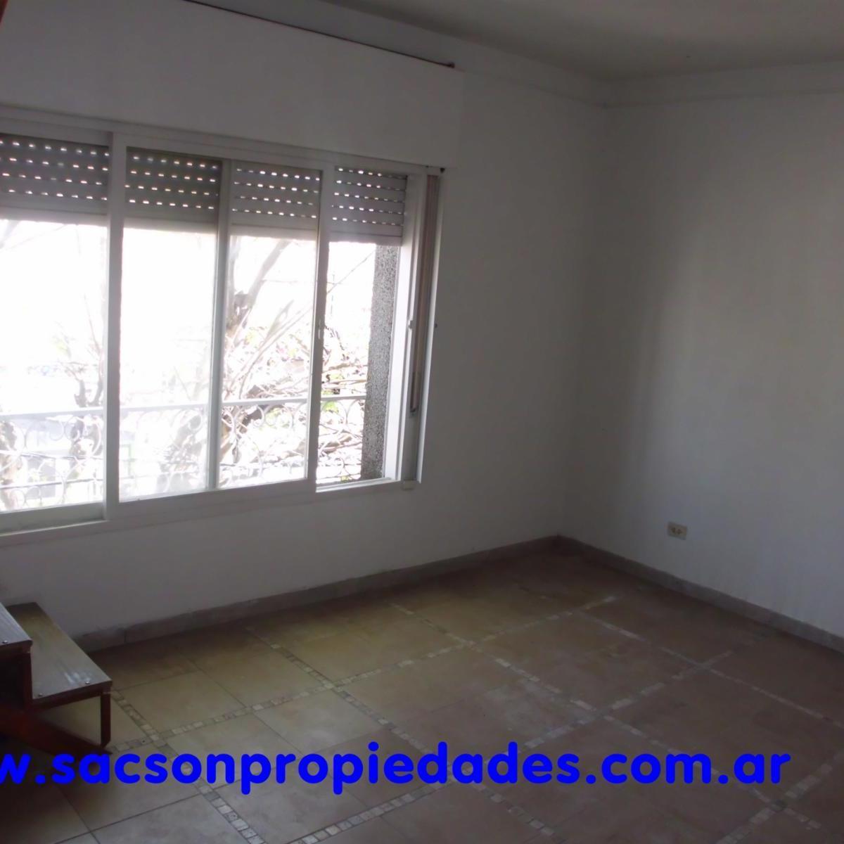 Foto de V560 Ramos Mejia Venta amplio PH 4-5 amb. con terraza, imagen 5