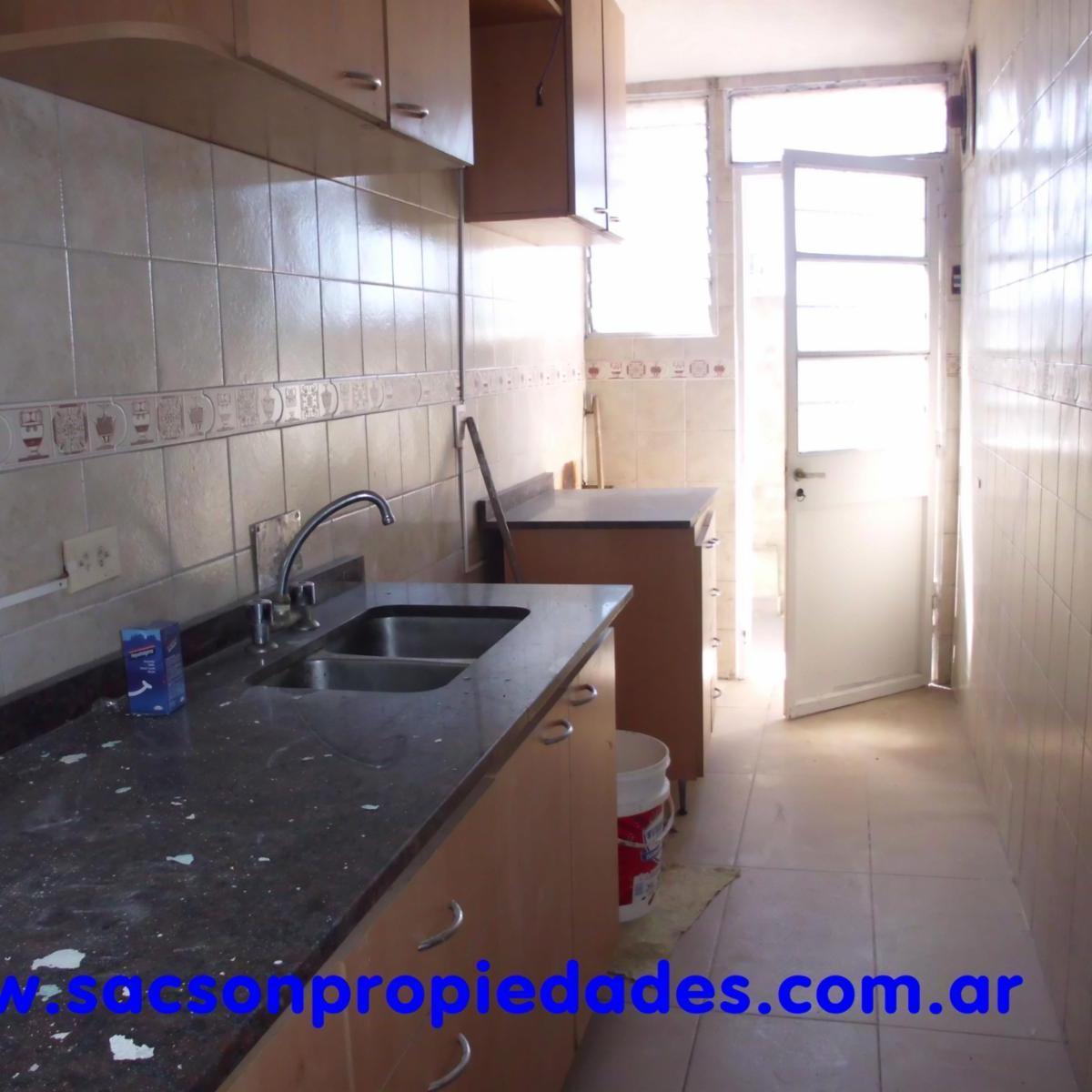 Foto de V560 Ramos Mejia Venta amplio PH 4-5 amb. con terraza, imagen 2