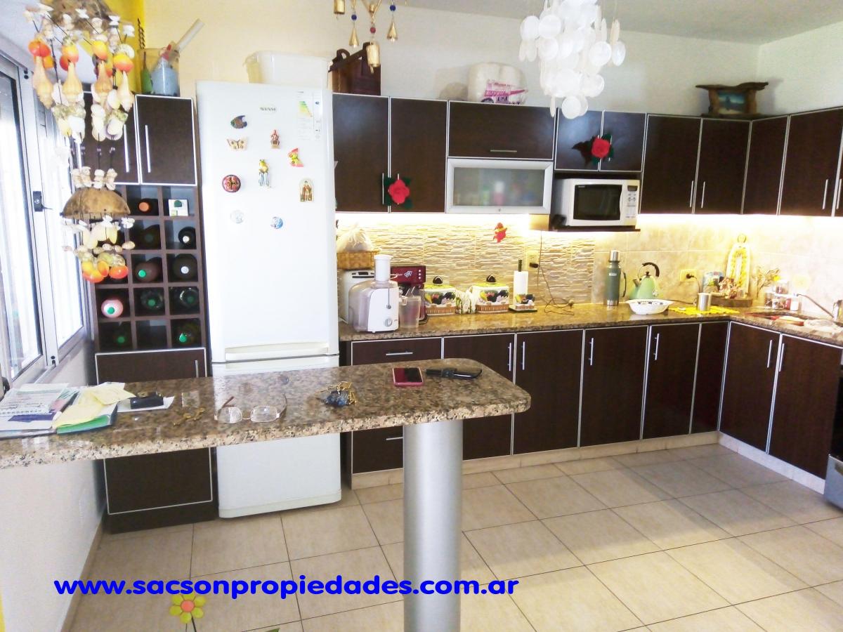 V680 Ramos Mejia - Amplio departamento en PB con Patio y cochera - Impecable