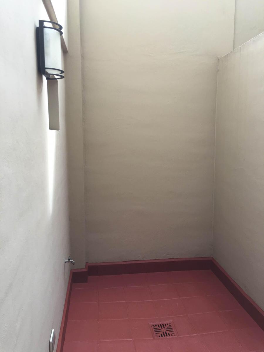 Foto de V691 San Justo (BA) Venta Oficina con patio y cocina // Baño con, imagen 2