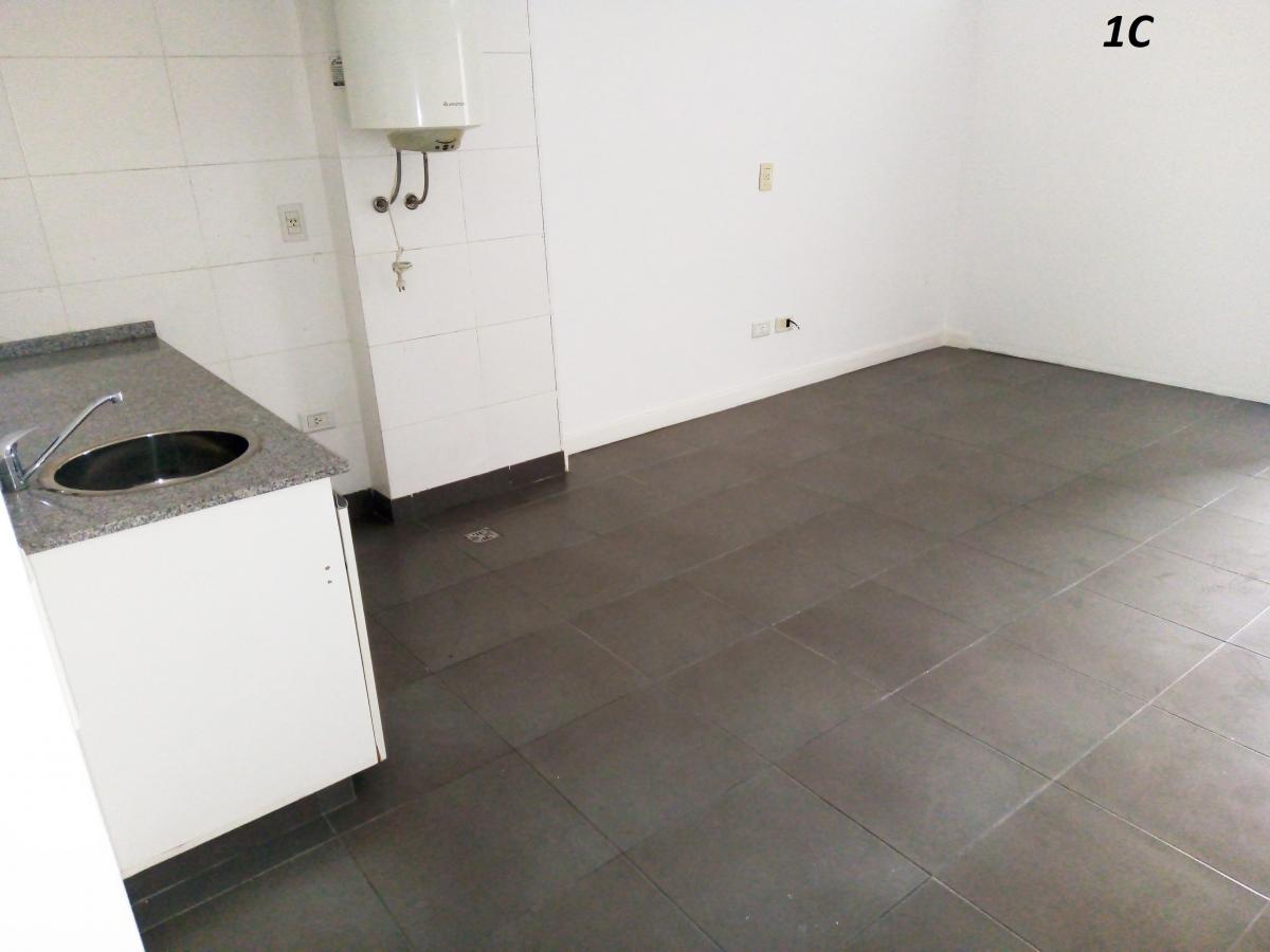 Foto de V691 San Justo (BA) Venta Oficina con patio y cocina // Baño con, imagen 5