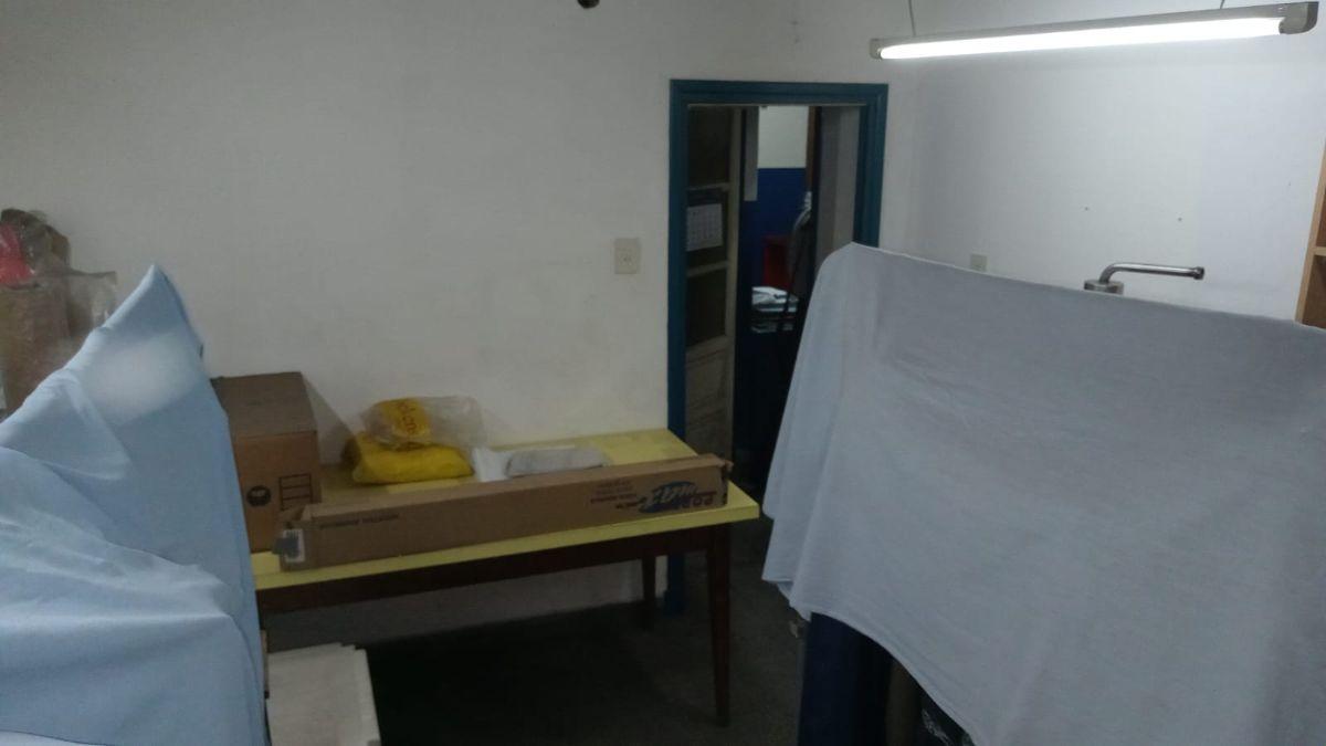V721 Venta en bloque Ciudadela Casa 4 amb + Dos localeses comerciales