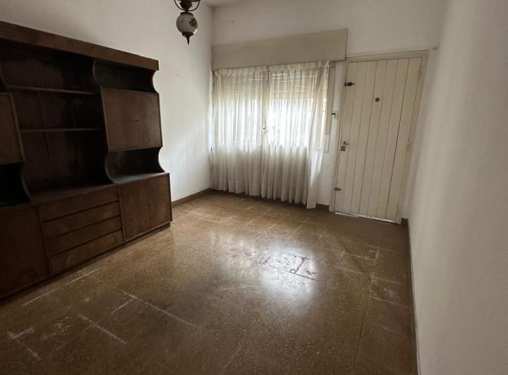 VENTA - CASA DE 4 AMBIENTES CON AMPLIO LOTE  3