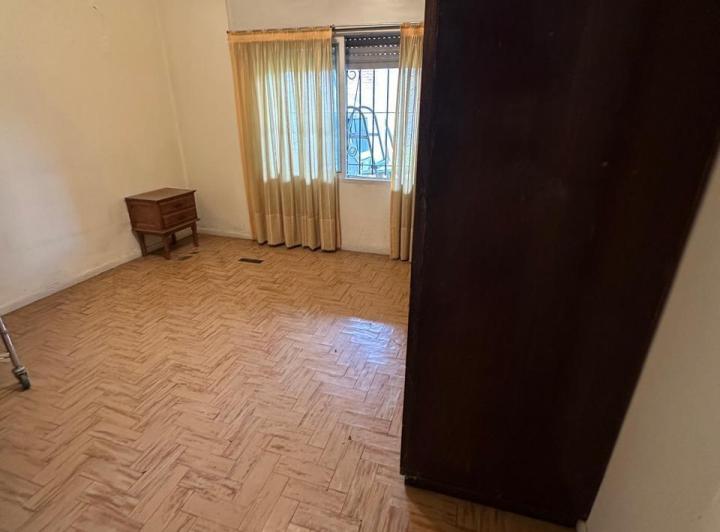 VENTA - CASA DE 4 AMBIENTES CON AMPLIO LOTE  4