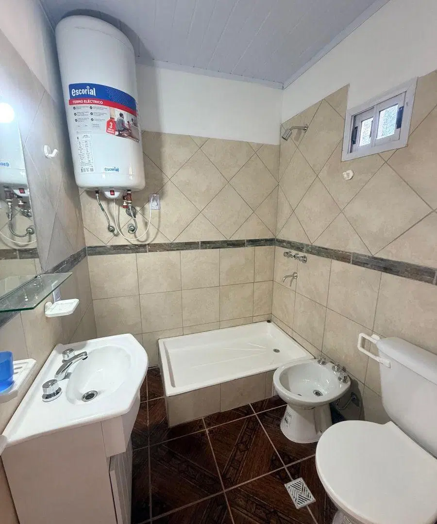 Departamento con 2 dormitorios en alquiler en Villa Tesei 3