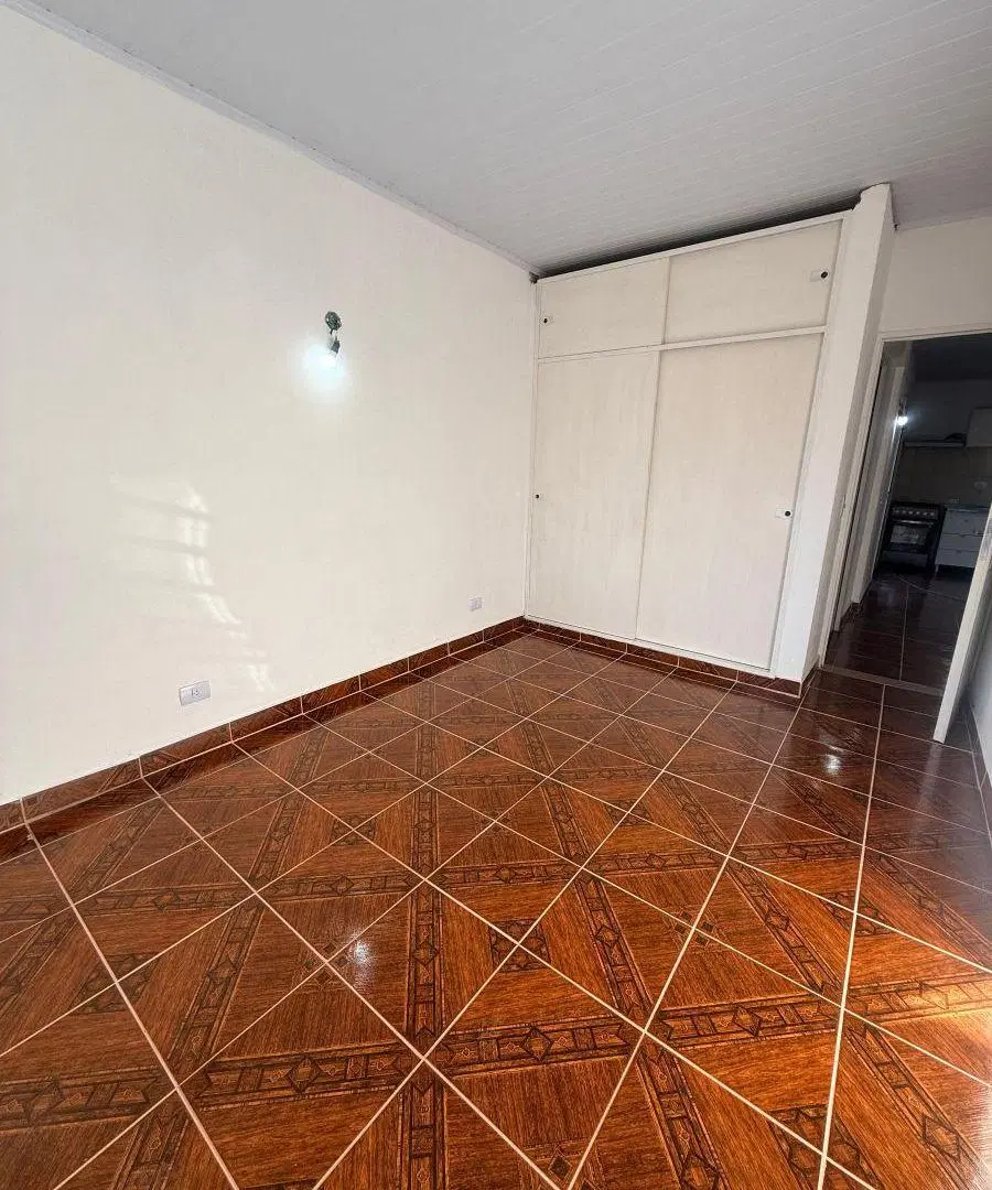 Departamento con 2 dormitorios en alquiler en Villa Tesei 5