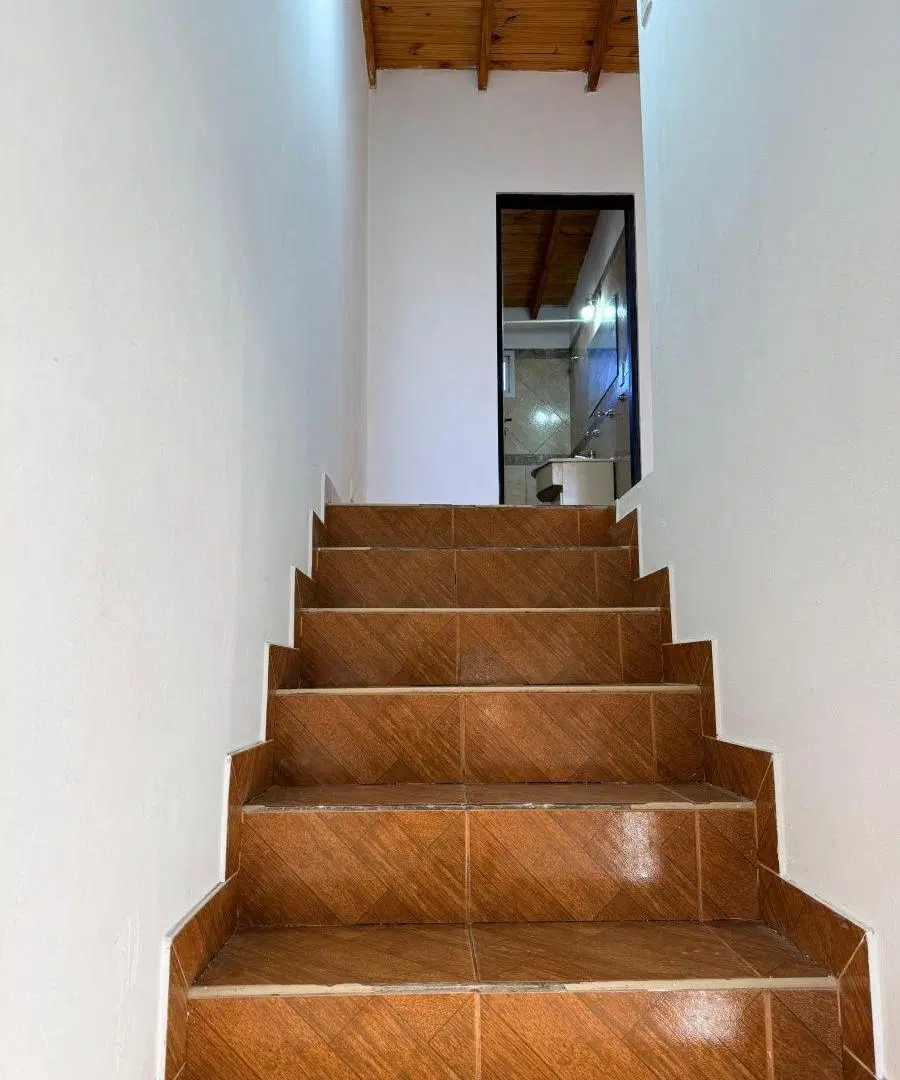 Casa de 90 m² con 2 dormitorios en alquiler en Castelar y entrada para auto 4