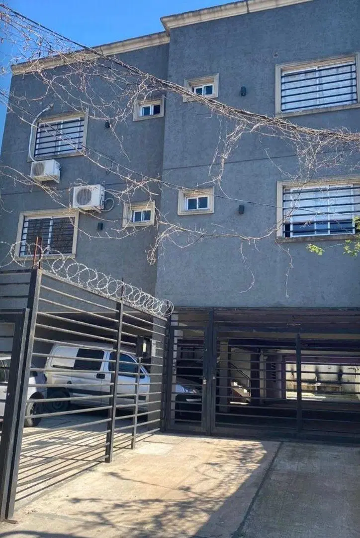 ALQUILER Departamento 2 Amb. con 1 cochera en Hurlingham 3