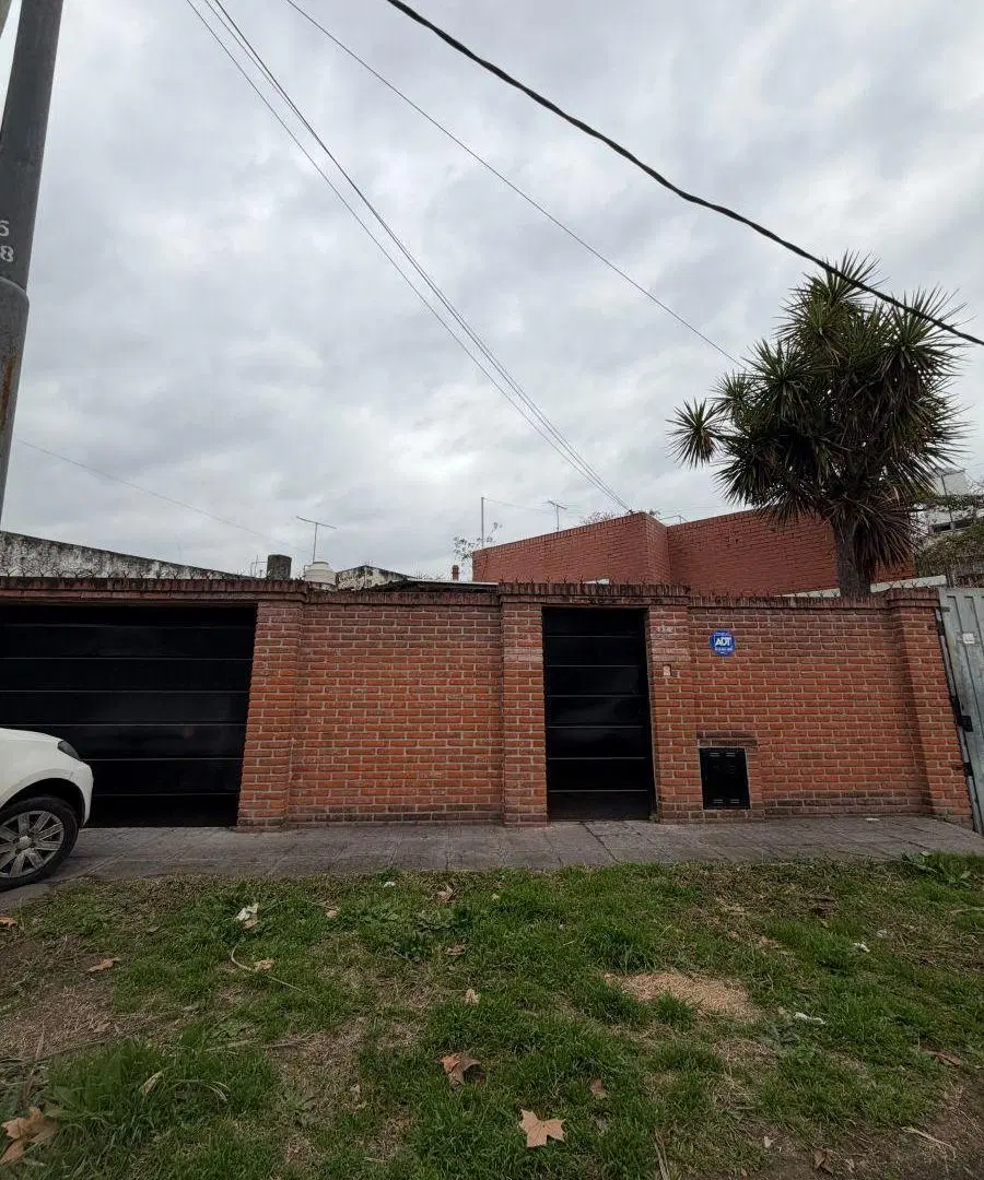 Casa con 2 dormitorios en alquiler en Villa Tesei 2