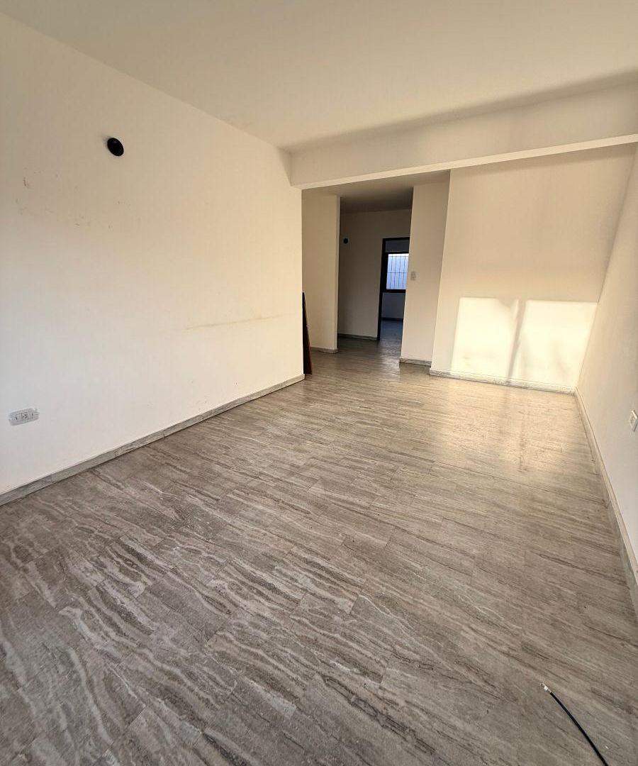 Foto de Departamento de 70 m² con 2 dormitorios en alquiler en Castelar, imagen 1