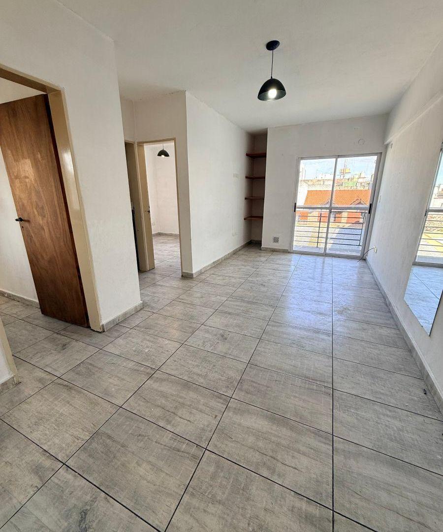 Foto de Departamento de 40 m² con cochera en alquiler en Hurlingham, imagen 1