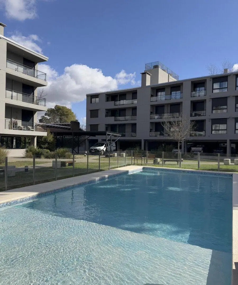 Venta departamento 2 dormitorios en el corazón de Fisherton 3
