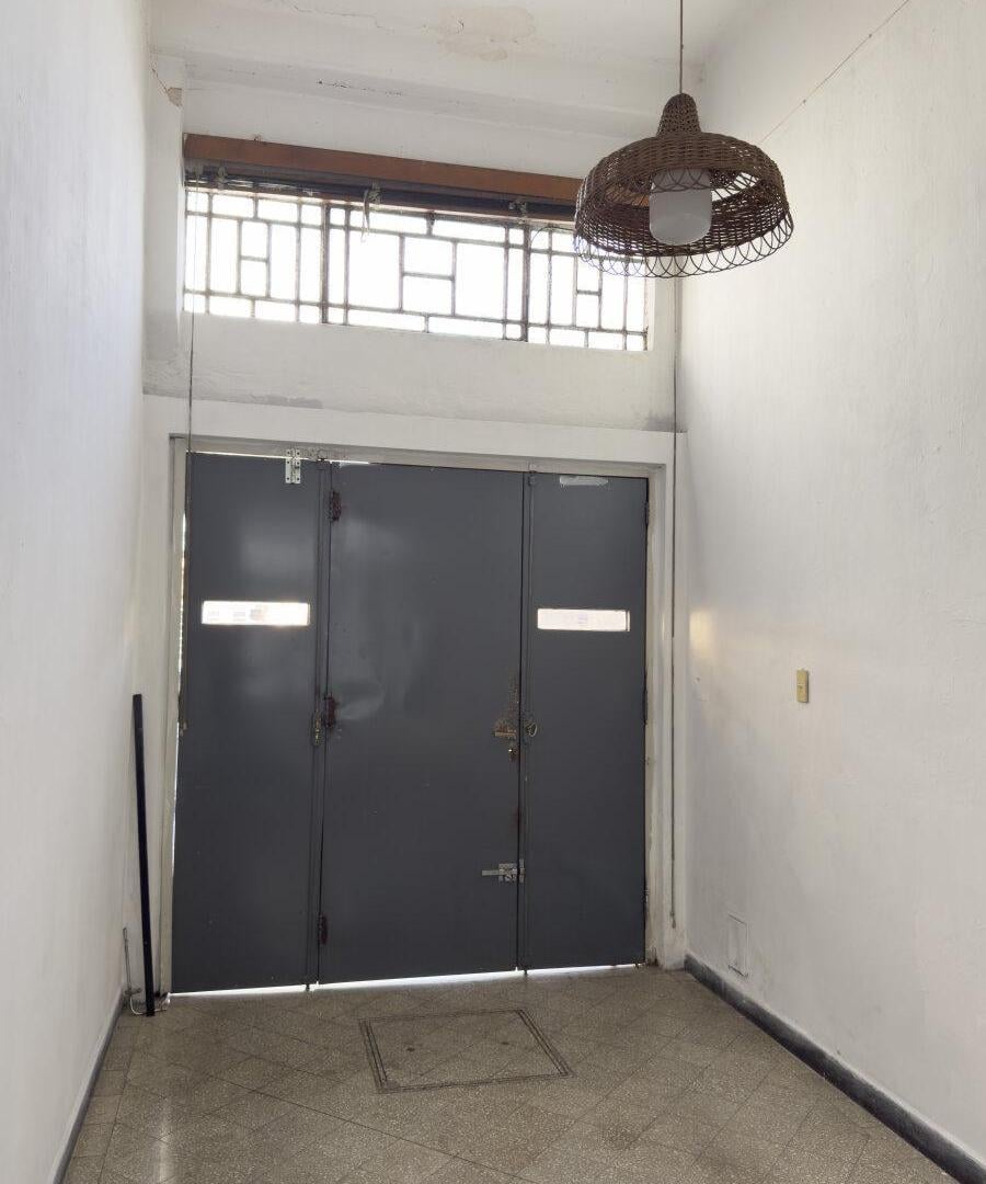 Foto de Venta casa a reciclar en Echesortu, ideal institución, imagen 2