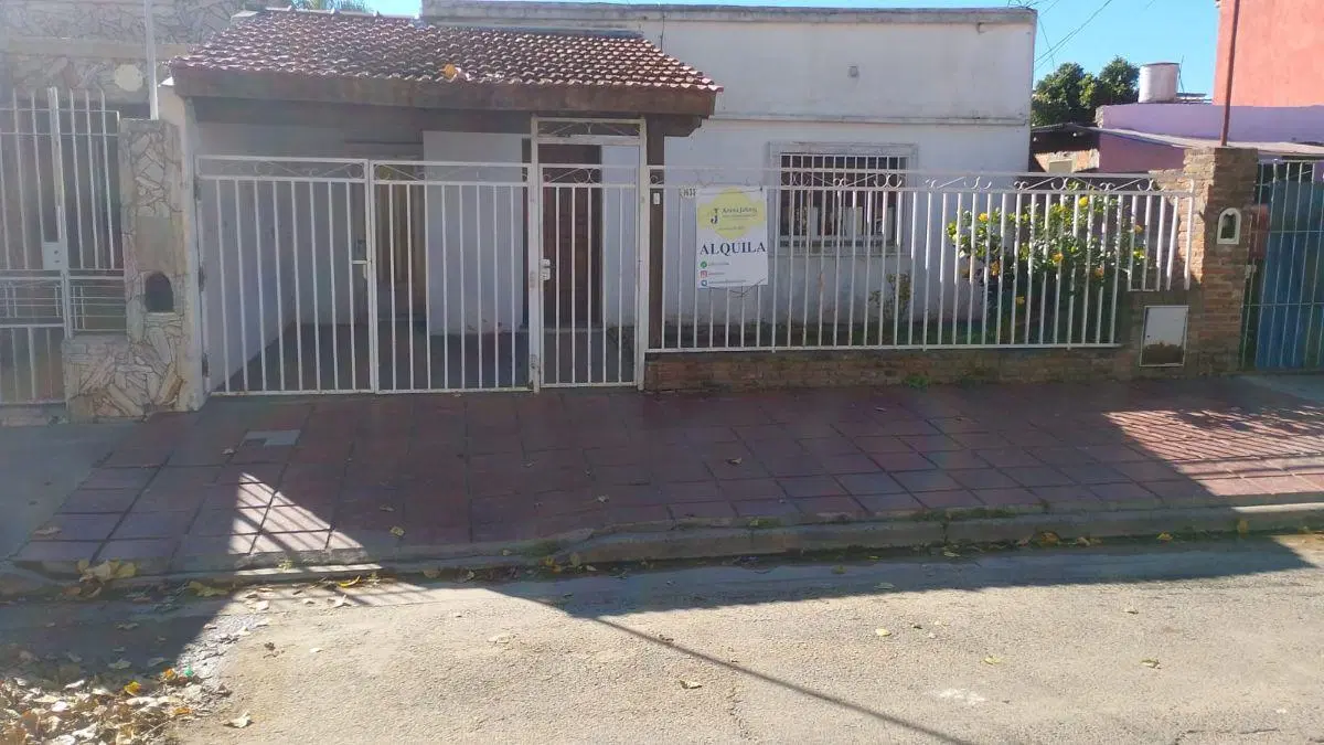 Casa en alquiler en Sarmiento 1635, Zárate 2