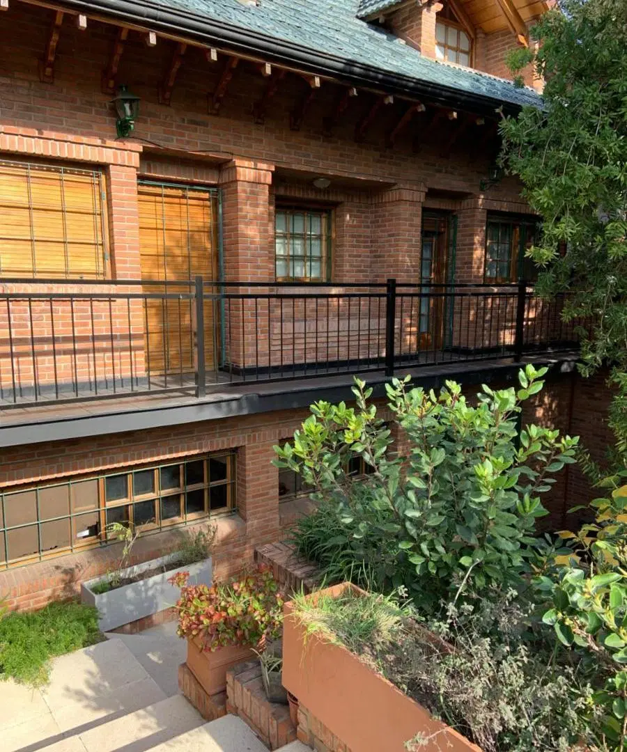 NUEVO VALOR APTA CREDITO VENTA CHALET DE GRAN CATEGORÍA S/ 2 LOTESDE 600m2 C.JARDIN 4