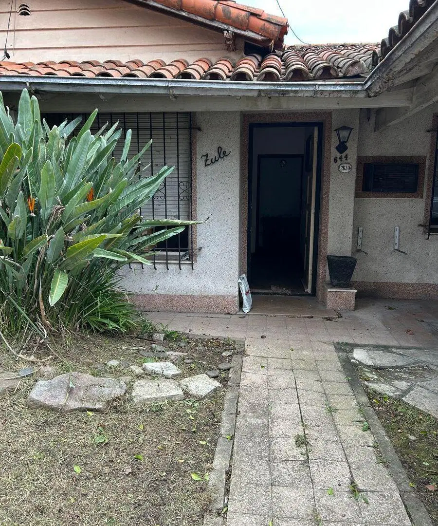 VENTA DE CHALET S/LOTE DE 7 X 22 MTS PARA REFACCIONAR.EXCELENTE UBICACION 5