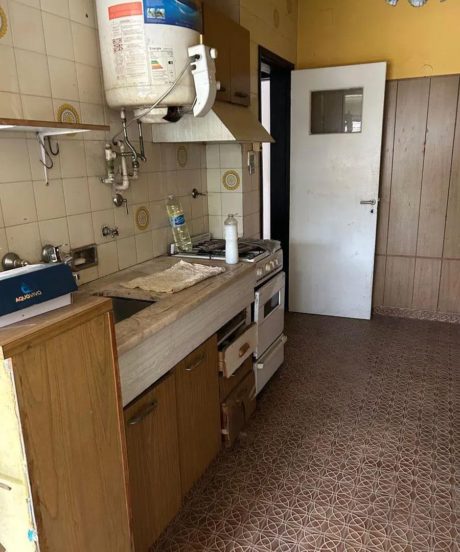 VENTA DE CHALET S/LOTE DE 7 X 22 MTS PARA REFACCIONAR.EXCELENTE UBICACION 4
