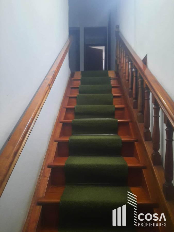 Casa con Jardín y Pileta en Perez 1