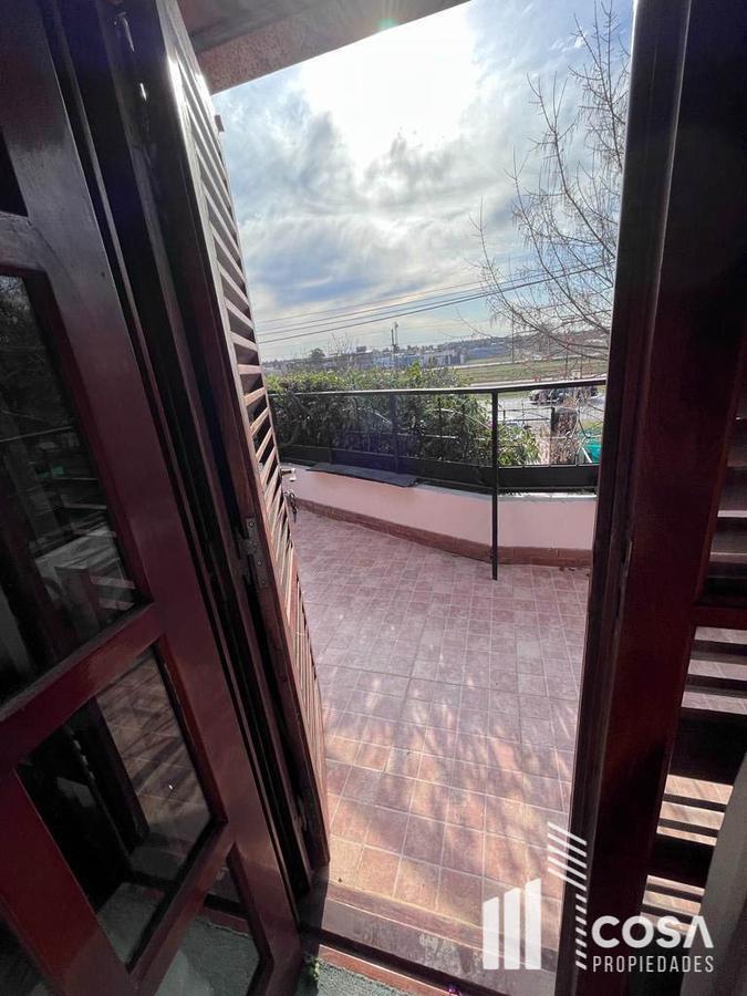 Casa con Jardín y Pileta en Perez 4