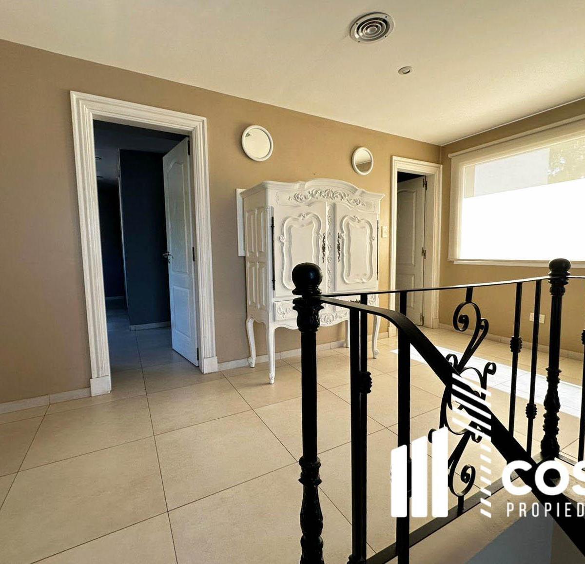 Venta de Casa 5 Dorm. Cadaqués Funes Hills 2
