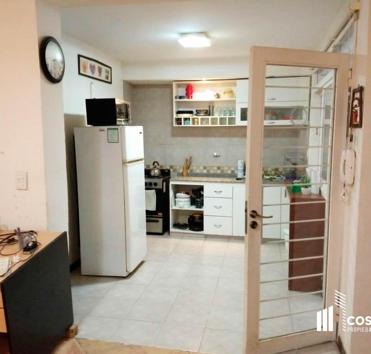Venta Casa  1 dormitorio con patio Luis Agote Rosario