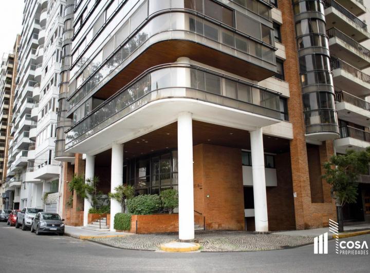 Venta dpto. 4 dormitorios vistas únicas al río Barrio Martin 2